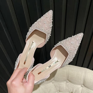 Commercio all'ingrosso di perle sottili di strass Wanita Custom Slip On tacco da <span class=keywords><strong>sposa</strong></span> pump da donna tacchi bassi <span class=keywords><strong>scarpe</strong></span> da <span class=keywords><strong>sposa</strong></span> per <span class=keywords><strong>sposa</strong></span> - Product Image 2