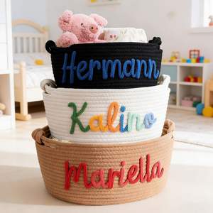 Panier à jouets pour bébé pliable, grand, en coton tressé, personnalisable avec des noms et des motifs, rangement pour vêtements - Product Image 1
