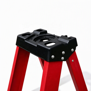 Escabeau pliant en fibre de verre à 2 marches, modèle Red, avec plateau porte-outils, marches larges antidérapantes, capacité 150 kg, conforme EN 131, pour la télécommunications – Exportateur éprouvé - Product Image 2