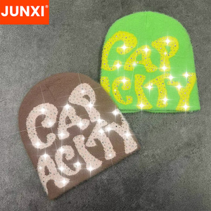 Produttore di Berretti Personalizzati con Strass, Cappelli con Logo Intero, Berretti Invernali Jacquard Lavorati a Maglia con Fodera in Raso - Product Image 3