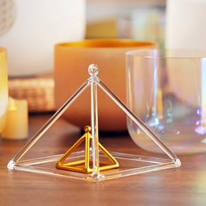 Pyramide chantante en cristal transparent en gros avec accessoire gratuit, pyramides chantantes pour la guérison énergétique - Product Image 2