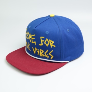 Gorra deportiva <span class=keywords><strong>de</strong></span> ala plana bordada <span class=keywords><strong>de</strong></span> 5 paneles <span class=keywords><strong>de</strong></span> alta calidad personalizada 100% algodón para hombres y mujeres ajustable Snapback patrón Floral - Product Image 5