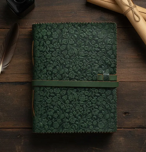 สมุดบันทึกปกหนังลายนูนดอกไม้สีเขียว ทำมือ กระดาษขอบหยัก สไตล์วินเทจ สมุดบันทึกแบบเรียบง่าย - Product Image 1