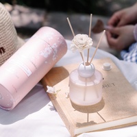 Bouteilles diffuseuses de parfum rose poudré faites à la main de luxe avec bâtonnets en rotin fleur de Sola parfum Sakura pour la décoration et l'éclairage domestique