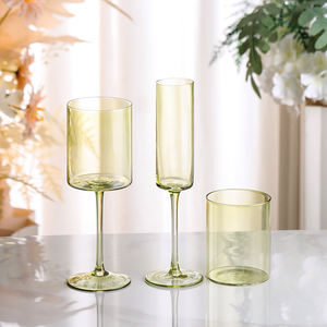 Set di bicchieri di vetro con flauto di vino colorato, chiaro color ambra color oliva e rosa fumo con cilindro spesso lungo stelo calice quadrato - Product Image 6