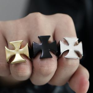 Anillo Cruzado de Acero Inoxidable para Hombre, Estilo Gótico Punk Vintage, Banda Audaz de Diseño Abierto, Acabado en Oro, Plata y Negro, Joyería de Destaque - Product Image 3