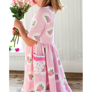 ชุดเดรสเด็กผู้หญิงลายดอกไม้สีชมพูแบบบูติก ดีไซน์ใหม่ทันสมัย แต่งระบายลูกไม้ สไตล์ลำลอง - Product Image 3