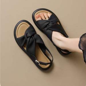 Sandales plates confortables pour femmes, sexy, à bout fermé, avec décorations florales en strass, bride arrière élastique, chaussures de plage, sandales décontractées d'été - Product Image 2