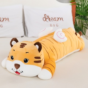 En gros, Peluche Tigre Mignonne Personnalisée, Coussin Long en Coton PP et Maille, Anti-stress, Poupée de Sommeil, Animal en Peluche, Cadeau d'Anniversaire pour Enfants - Product Image 1