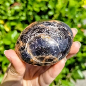 Sỉ buôn Đá Mặt Trăng Đen tự nhiên dạng lòng bàn tay làm quà tặng, khoảng 12 viên/kg - Product Image 5