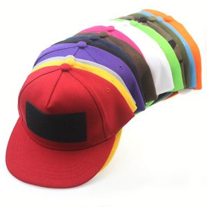 Cappello a 5 Pannelli con Patch Rimovibile Personalizzabile, Tinta Unita, Traspirante, Regolabile, con Visiera Piatta per Uomo e Donna - Product Image 1