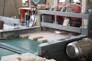 Suelos Deportivos de Madera Maciza de Alta Calidad con Excelente Resistencia al Desgaste, Baja Contracción y Expansión, y Buena Elasticidad - Product Image 5