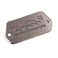Étiquette personnalisée en métal de mode en Chine, étiquette gravée avec logo de marque, plaque signalétique en aluminium anodisé