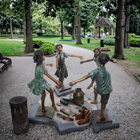 Statue en bronze grandeur nature sur mesure pour enfants filles jouant au jardin