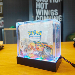 Boîte de rangement décorative de bureau en acrylique transparent avec éclairage LED pour booster de cartes Pokémon TCG - Product Image 6