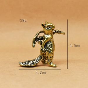 รูปปั้นกระรอกทองเหลืองโบราณ งานศิลปะทองแดงโบราณ ของตกแต่งบ้าน เหมาะสำหรับห้องนั่งเล่น ของสะสม ของตกแต่งบ้าน - Product Image 4