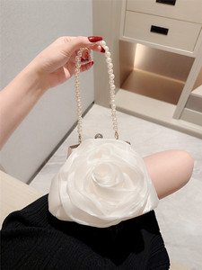 Sacs à main populaires dames imité soie perle poignée grande fleur <span class=keywords><strong>blanche</strong></span> sacs de soirée embrayages pour mariée <span class=keywords><strong>mariage</strong></span> sac tendance 2024 - Product Image 2