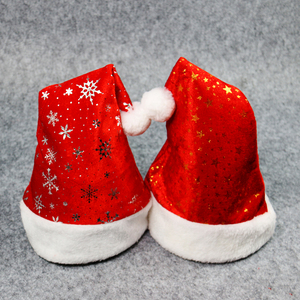 Chapeau de Noël en flanelle écologique de haute qualité, estampé or, avec impression de Père Noël, d'étoiles et de flocons de neige - Product Image 2