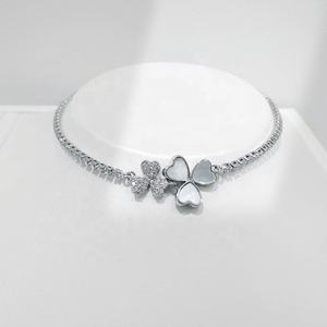 Pulsera de plata 925 con dijes, cadena fina, diseño moderno, hecha a mano, con circonitas y trébol, para mujer, precio al por mayor. - Product Image 2