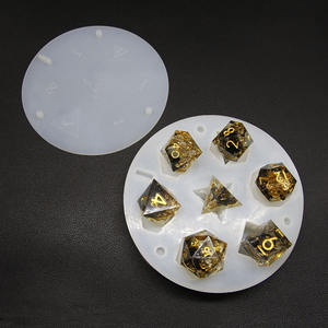 Kit de fabricación de moldes de <span class=keywords><strong>dados</strong></span> de silicona con copa de <span class=keywords><strong>dados</strong></span> accesoria para crear sus propios <span class=keywords><strong>dados</strong></span> <span class=keywords><strong>personalizados</strong></span> - Product Image 2