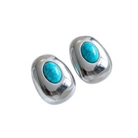 Boucles d'oreilles clous polyvalentes pour femme, style européen-américain, à monture large, en alliage de zinc, doré poli, audacieuses, vintage, géométriques, incrustées de turquoise