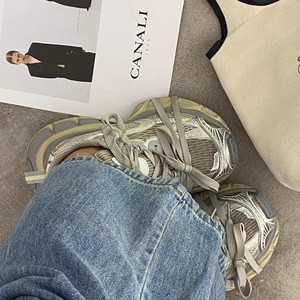 Baskets Chunky pour femmes respirantes à semelle épaisse et talon moyen, décontractées pour le quotidien, avec lanières croisées et design color block - Product Image 3