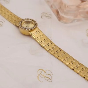 Montre à quartz pour femme, populaire, originale, vintage, exquise, à motif écorce, ornée de diamants, avec aiguilles, dorée - Product Image 5