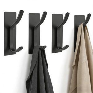 Porte-manteau mural en acier avec crochets triples pour salle de bain, idéal pour les cordons - Product Image 1