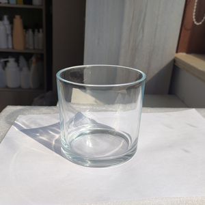 وعاء شموع زجاجي أسطواني كبير وواسع فارغ بثلاثة فتائل، سعة 520 مل - Product Image 2