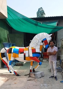 Statue de cheval en fibre de verre de qualité supérieure, sculpture décorative durable pour jardin, hôtel et exposition en extérieur, disponible à la vente - Product Image 6