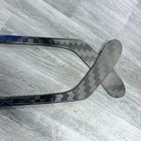 Bâtons de hockey sur glace personnalisés en fibre de carbone 18K, 375g-420g, flex de lame P92/P88, test de flexion à 3 points pour l'entraînement et les matchs, pour jeunes
