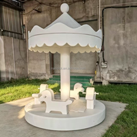 Manège Princesse Blanche Double Attrayant et Attrayant, avec Trois Coupelles, Équipement de Jeu Rotatif pour Aires de Jeux et Location de Fêtes