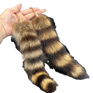 Venta al por mayor cola <span class=keywords><strong>de</strong></span> piel <span class=keywords><strong>de</strong></span> <span class=keywords><strong>mapache</strong></span> Real para vacaciones Cosplay boda fiesta visón piel real <span class=keywords><strong>mapache</strong></span> cola llavero - Product Image 1