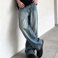 Jeans baggy vintage pour homme, coupe droite, sur mesure, style streetwear, denim personnalisé.