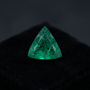 Émeraude naturelle zambienne M/S Emerelle, taille triligne, 3,90 carats, vert vif, pierre précieuse en vrac, bijoux fins, bagues personnalisées, luxe - Product Image 1