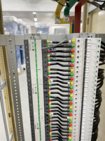 Tableau de distribution électrique industriel personnalisé 415V 480V avec disjoncteur pour applications intérieures