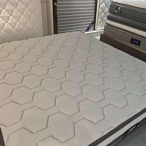 Chambres à coucher et matelas d'hôtel modernes - Product Image 2