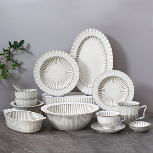 Vaisselle en céramique japonaise rétro créative, bols et assiettes à rayures ondulées, blanches et vernissées, pour un usage quotidien, ensemble de vaisselle - Product Image 1