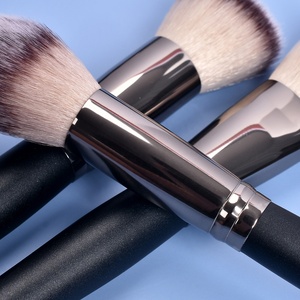 DailyQueen 15 pièces <span class=keywords><strong>de</strong></span> pinceaux <span class=keywords><strong>de</strong></span> maquillage noirs <span class=keywords><strong>de</strong></span> haute qualité Logo personnalisé ombre à paupières et fond <span class=keywords><strong>de</strong></span> teint mélange Kabuki pour correcteur <span class=keywords><strong>de</strong></span> visage - Product Image 6