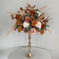 Boule de fleurs couleur caramel, orange et beige avec verdure d'eucalyptus, centre de table de mariage, décoration bohème pour fête, événement, maison