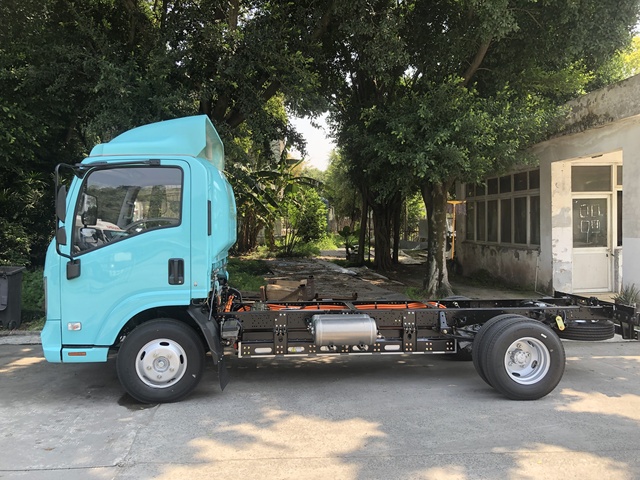Zero Emission Qingling ISUZU EVM100 EV Truck Chassis 100.46kWh LFP Battery Light Commercial Vehicle Chassis
