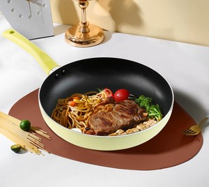 Padella Antiaderente in Lega di Alluminio Pressato con Rivestimento in Ceramica Effetto Marmo, Manico in Bakelite, Compatibile con Induzione, Ecologica per Uso Domestico - Product Image 6