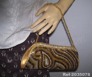 Pochette en satin Lowellcraft pour femmes, provenant de Delhi - Product Image 3