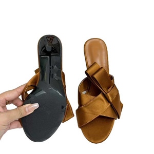 Nouvelles sandales à talons hauts pour femmes - Talon fin, nœud décoratif, bout ouvert, mules tendance pour femmes élégantes - Product Image 2