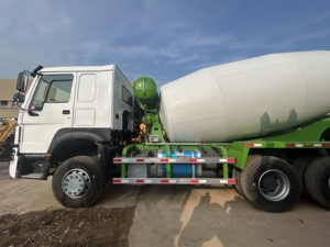 En stock: Camión tractor Sinotruk Howo 371HP 6x4 usado en China, 10 ruedas, bajo kilometraje, para transporte de contenedores de larga distancia. - Product Image 5