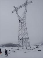 Tour de transmission en treillis d'acier angulaire de haute qualité pour projets de lignes aériennes haute tension de télécommunications électriques