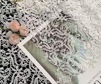 Kain Benang Susu Bordir Lingkaran Berongga Motif Bunga Geometris Putih yang Dapat Larut dalam Air Lebar 150cm untuk Gaun Pengantin Gaun Malam.