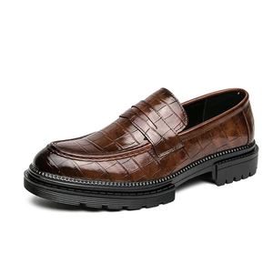 Mocassins imprimés marron pour hommes, chaussures de ville confortables à semelle épaisse pour le bureau et le quotidien - Product Image 6
