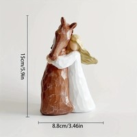 Statue de fille étreignant un cheval peinte à la main, figurine en résine, souvenir commémoratif, cadeau pour les amoureux des chevaux, adolescentes