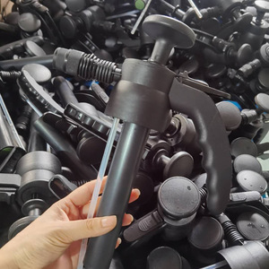 Boquilla Resistente a Ácidos y Álcalis de Cuatro Orificios, Inyector de Plástico Negro para Botella de Spray Mecánico, 24 cm de Longitud, YL SKPT - Product Image 2